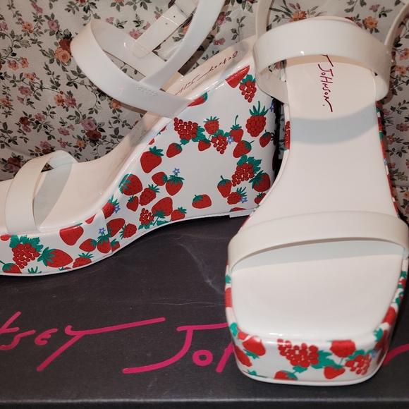 Shoes - Picture 5 of 8